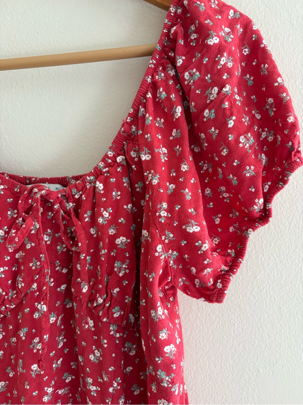 Arizona Jean Company Red Floral Puff Sleeve Mini Dress